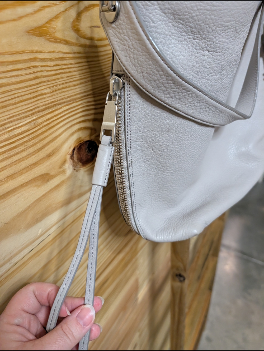 Fossil NEVER USED Women's Light Gray Leather Crossbody Bag - Picture 7 of 14